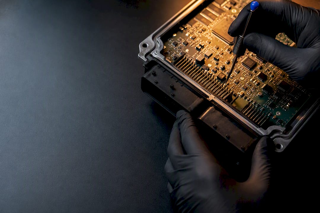 10–15% Fuel, 10% Boost: Edc17 Stage 1 Workflow For Professional Tuners Technician Inspecting Ecu Circuit Board